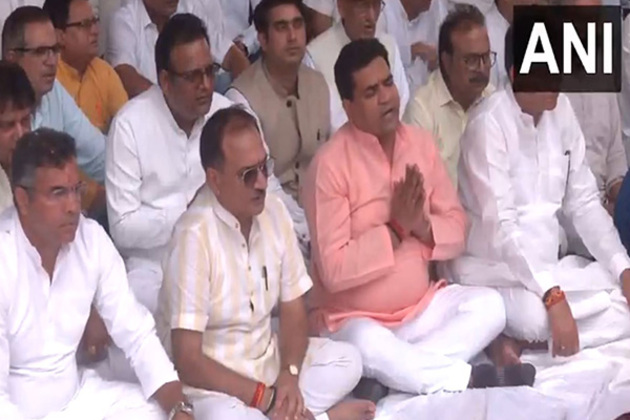 Parvesh Verma, BJP leaders attend prayer meet on 18th death anniversary of Sahib Singh Verma