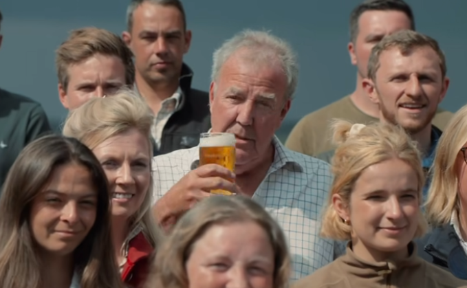Jeremy Clarkson with members of the Hawkstone Farmers Choir in the original adverte