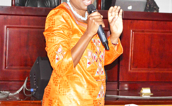 Minisita Dr. Jane Ruth Aceng ng'ayogera mu lukiiko mwe yeecwanidde Minisita Dr. Jane Ruth Aceng ng'ayogera mu lukiiko mwe yeecwanidde