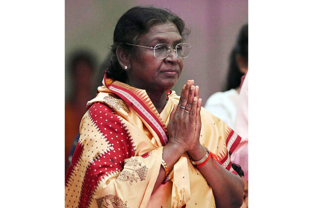 President Murmu pays tribute to security personnel who sacrificed their lives in 2001 Parliament attack