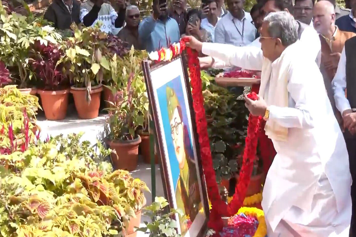Karnataka CM pays tribute to Netaji Subhas Chandra Bose on his birth anniversary
