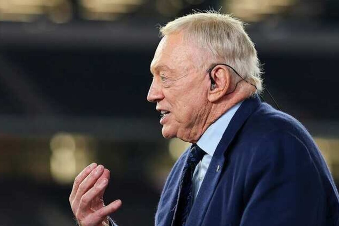 Jerry Jones mantiene fe en los playoffs y en George Pickens