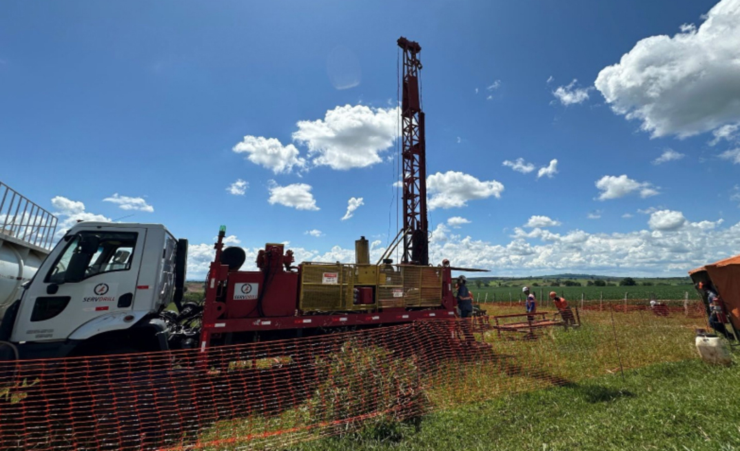 Sondagem no projeto de terras raras Mata da Corda Exploração