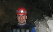  Imagem de um dos pesquisadores dentro da caverna de cristais gigantes
