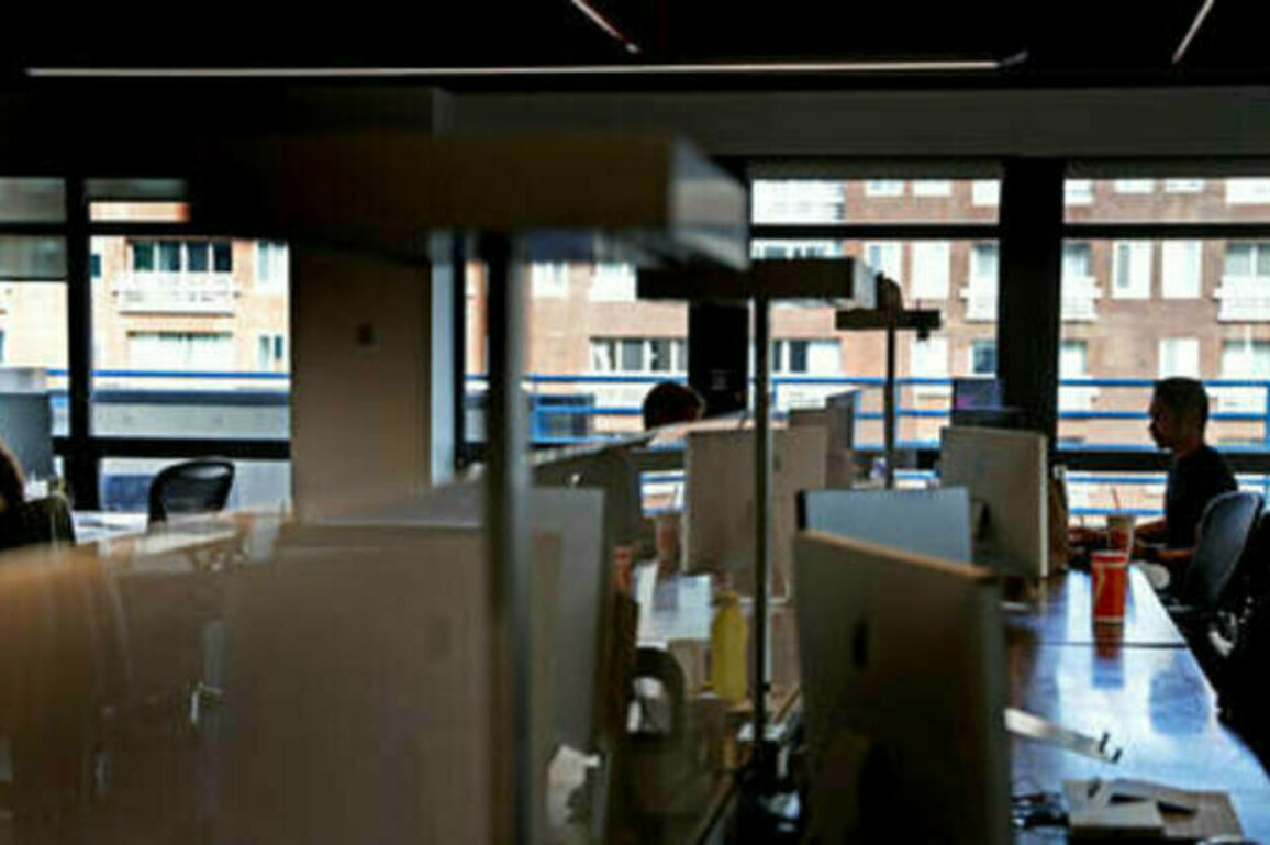 US probes Indian tech giant for discrimination against American workers - Bloomberg