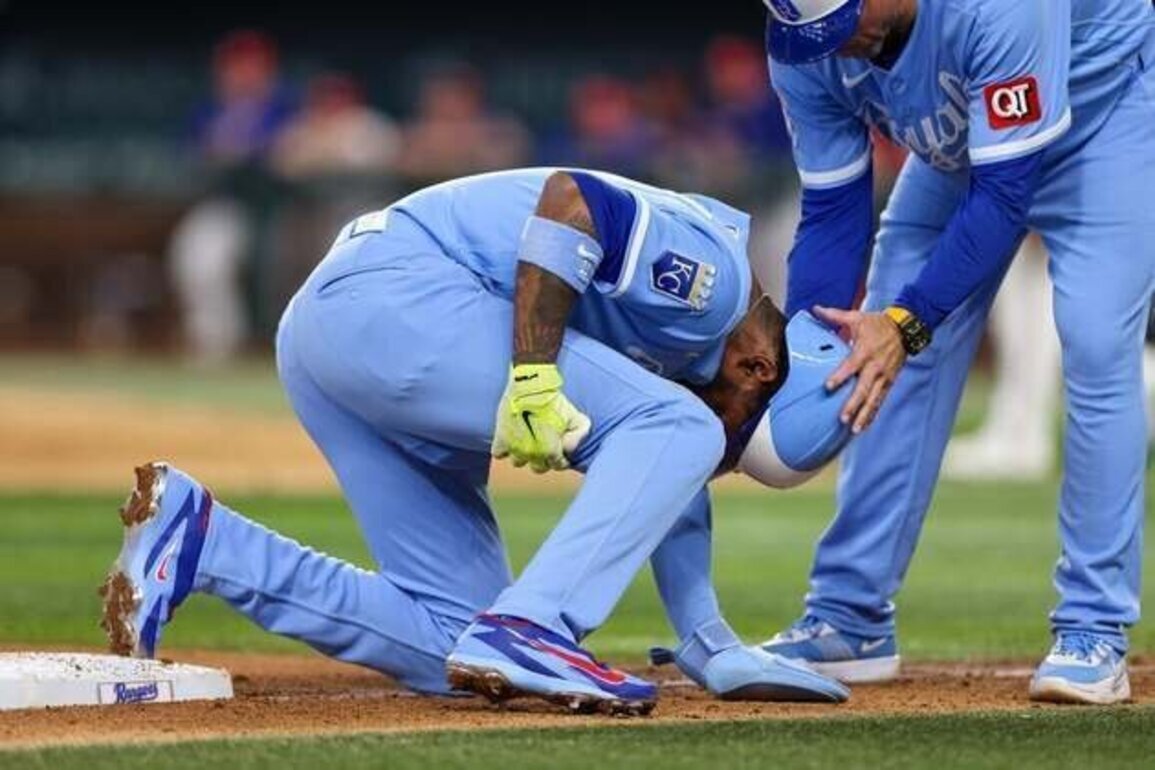 Royals 3B Maikel Garcia exits with hamstring injury
