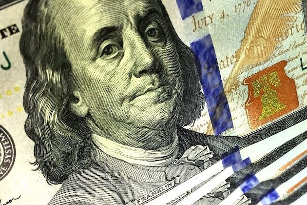 Dollar Rises Against Major Rivals as Euro and Asia–Pacific Currencies Slip