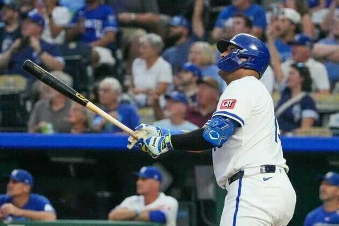 Mariners' 10-game win streak ends with loss to Royals