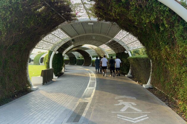 QATAR-DOHA-WEATHER-AIR-CONDITIONED TRACK