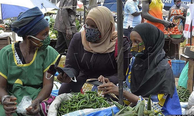 COVID-19: Nakasero market vendors receive masks COVID-19: Nakasero market vendors receive masks