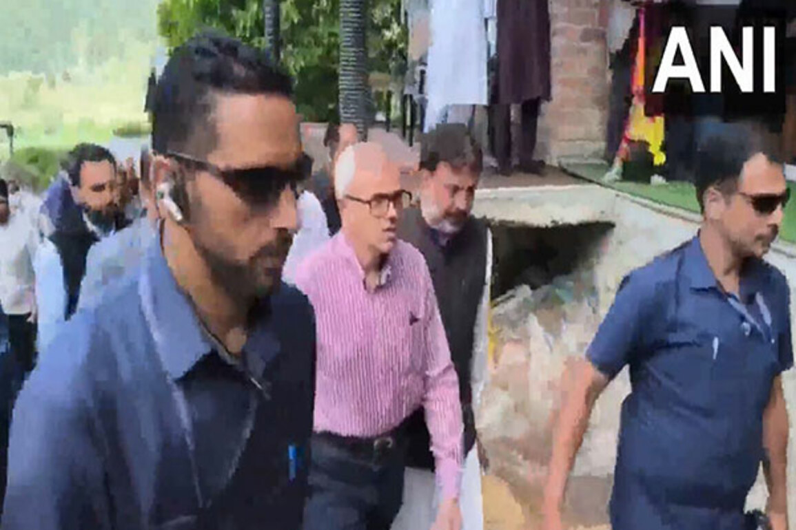 J-K: Chief Minister Omar Abdullah visits Pakistani shelling-affected area in Kupwara