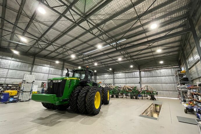 LED high bay lights have revolutionised illumination for large farm buildings such as workshops, machinery sheds and shearing sheds due to their high output, low power consumption and reliability.