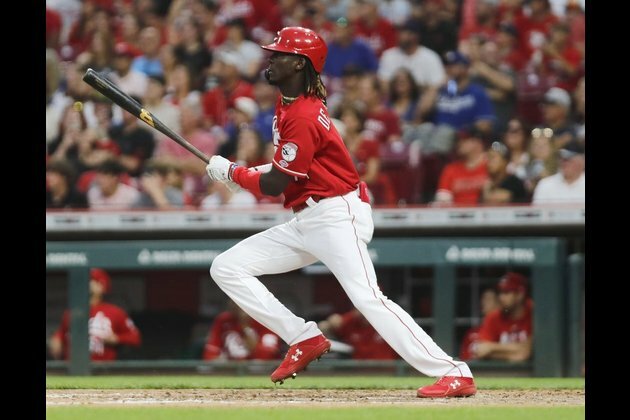 Reds score three in ninth, stun Dodgers