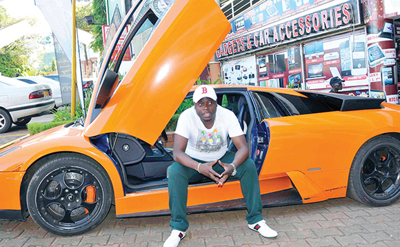Omugagga Ivan Ssemwanga n’okutuusa kati abamu bagamba nti tafanga. Omugagga Ivan Ssemwanga n’okutuusa kati abamu bagamba nti tafanga.
