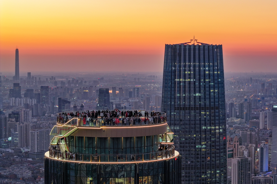 60"FlyOverChina | Tianjin's newly-opened observation decks become a hotspot in the New Year's Day holiday