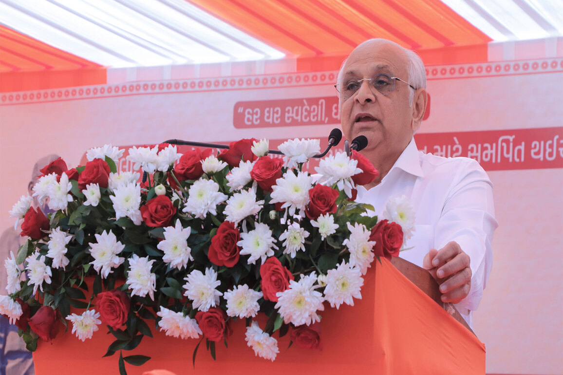 Gujarat CM flags off 'Sardar @150 Unity March' in Ghatlodia
