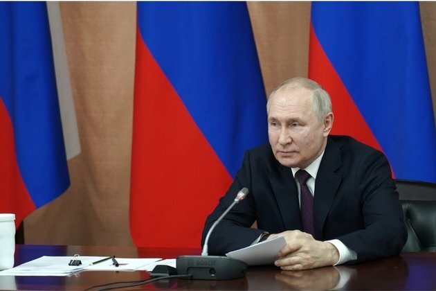 Putin congratulates troops on victory