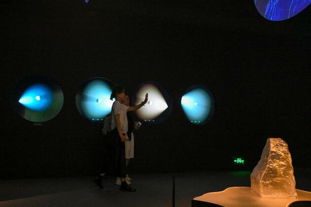 Science paints, illuminates cosmos at Beijing pioneering exhibition