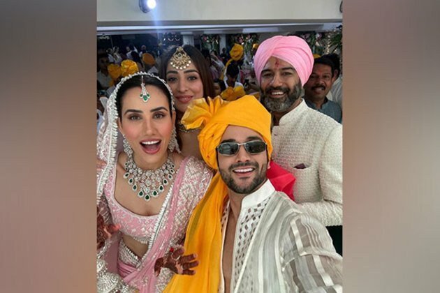 Sonnalli Seygall, Ashesh L Sajnani wedding reception: BFFs Raai Laxmi, Sahil Salathia give special performance for newlyweds