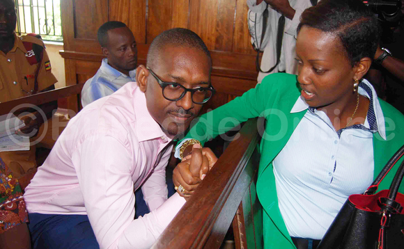 Kanyamunyu ne mukazi we Cynthia nga bali ku kkooti. EKIF: ALICE NAMUTEBI Kanyamunyu ne mukazi we Cynthia nga bali ku kkooti. EKIF: ALICE NAMUTEBI