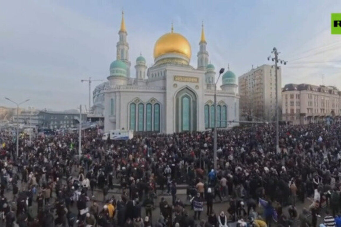 Muslims mark end of Ramadan in Moscow 