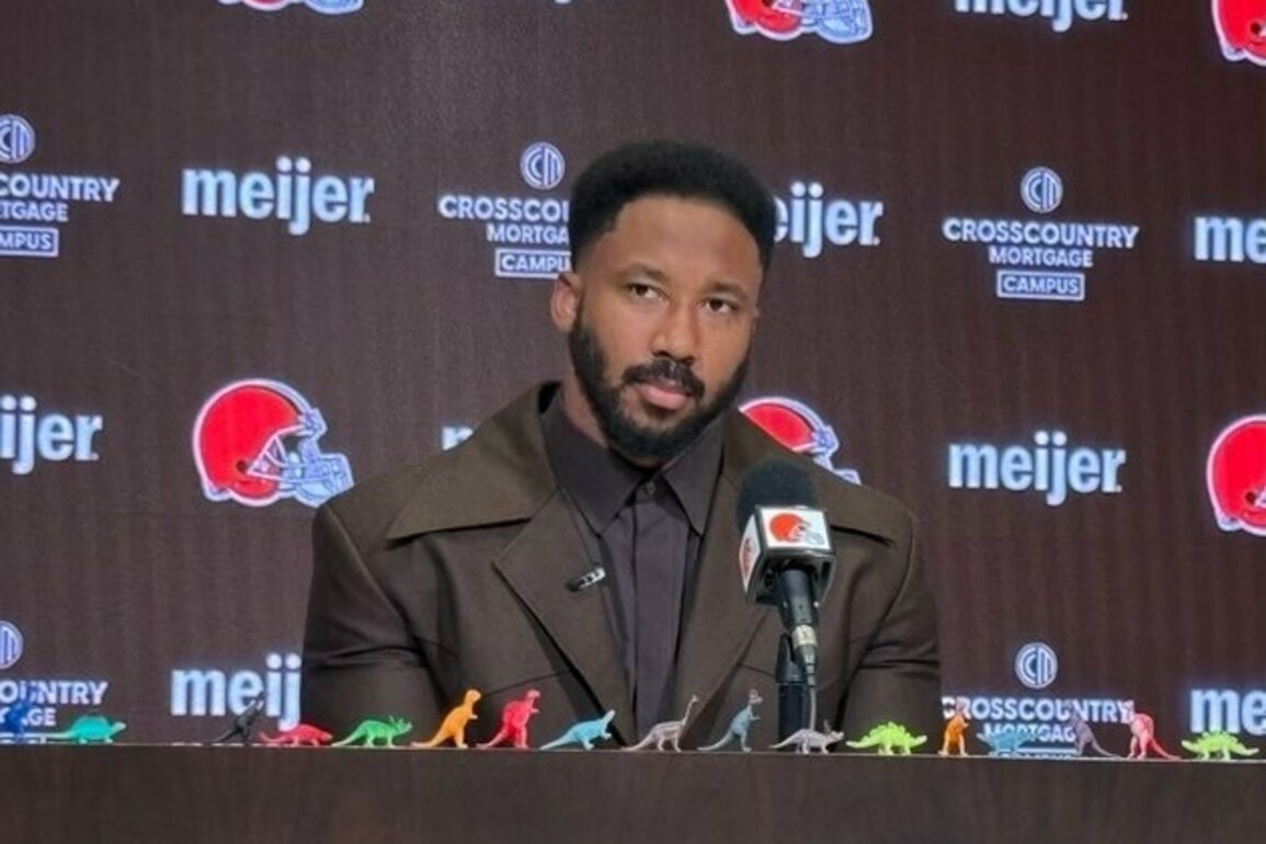 Myles Garrett signs record pact, wants to win with Browns
