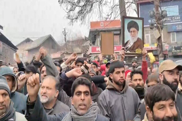 J-K: Kashmiri Shia Muslims stage demonstrations against US, Israel amid unrest in Iran