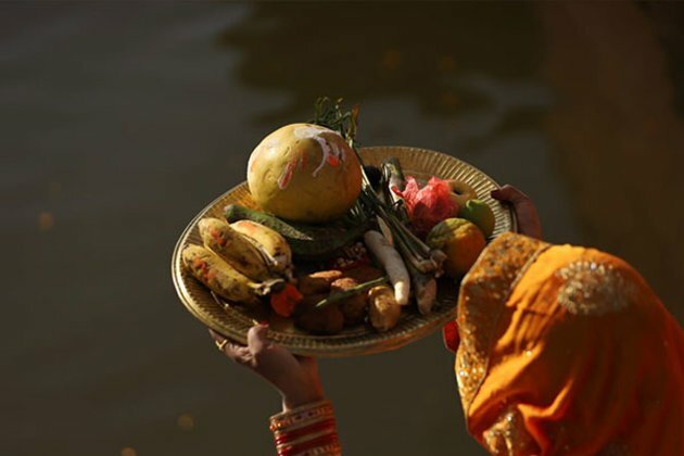 German couple participates in Chhath Puja at Patna