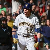 Christian Yelich, Brewers ride potent offense into series opener vs. Royals