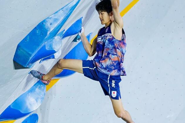 Anraku, Sanders take golds at Sports Climbing World Cup opener