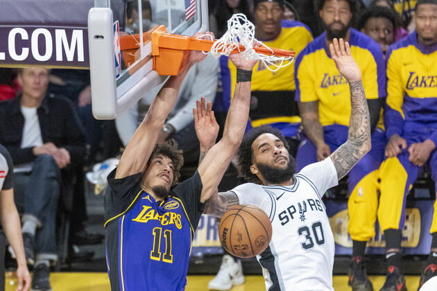 (SP)U.S.-LOS ANGELES-BASKETBALL-NBA-LAKERS VS SPURS