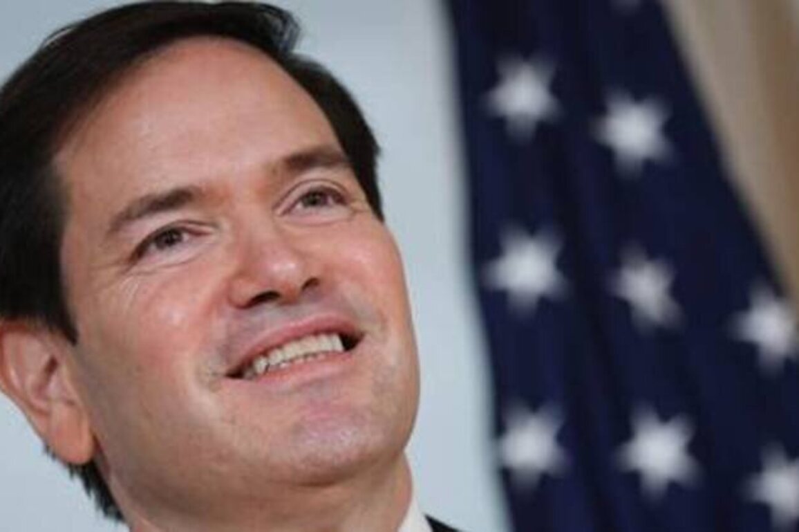 Rubio cracks Putin jokes with journalists (VIDEO)