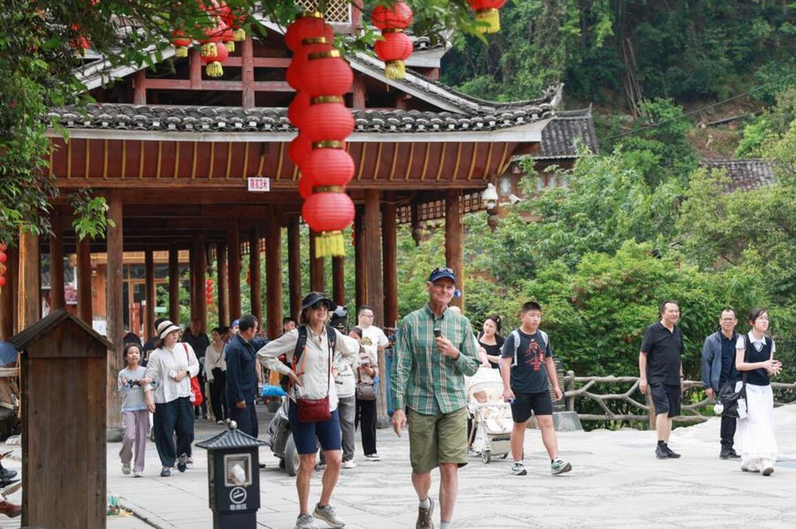 Economy | China sees a surge in cross-border travel during the May Day holiday