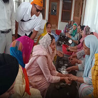 Priyanka Chopra offers prayers, 'Seva' at Golden Temple