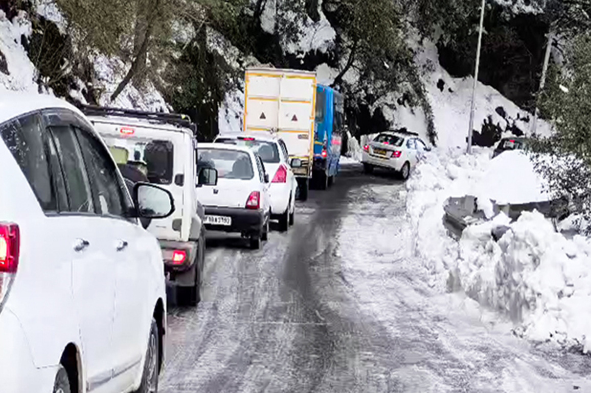 Himachal: Sudden rain, hailstorm in Kufri; tourists enjoy cooler weather