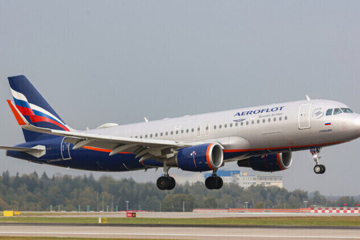 Kiev demands global flight ban over Russia
