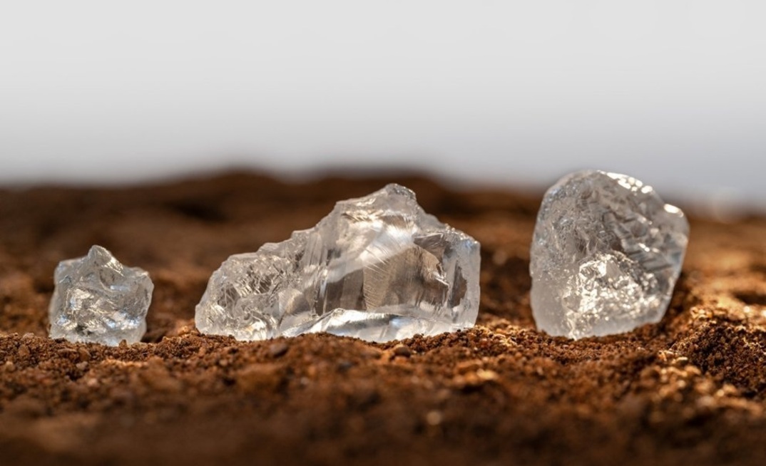 Diamante da De Beers encontrado em Angola