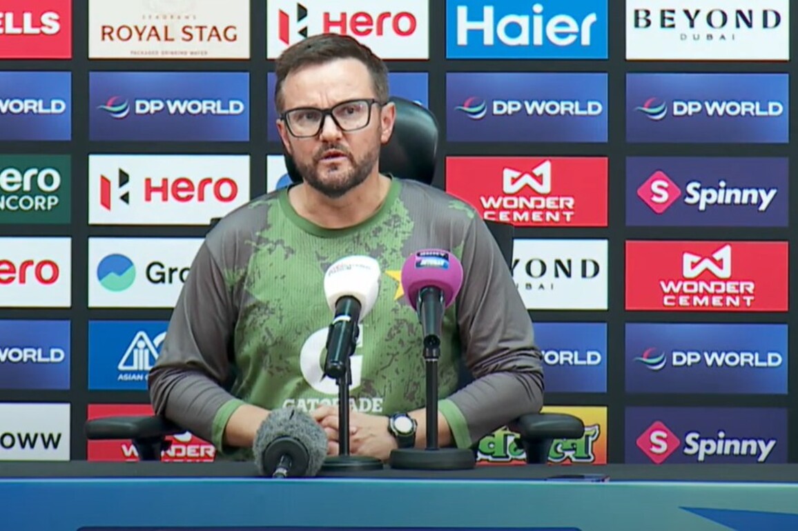 Were ready to shake hands, our opposition didn't: Pak coach explains captain's absence during post-match presentation