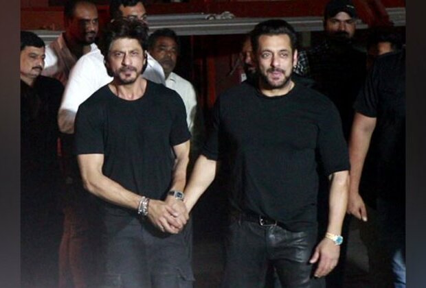 Pathaan's in the house: Shah Rukh Khan arrives in style at Salman Khan's b'day bash