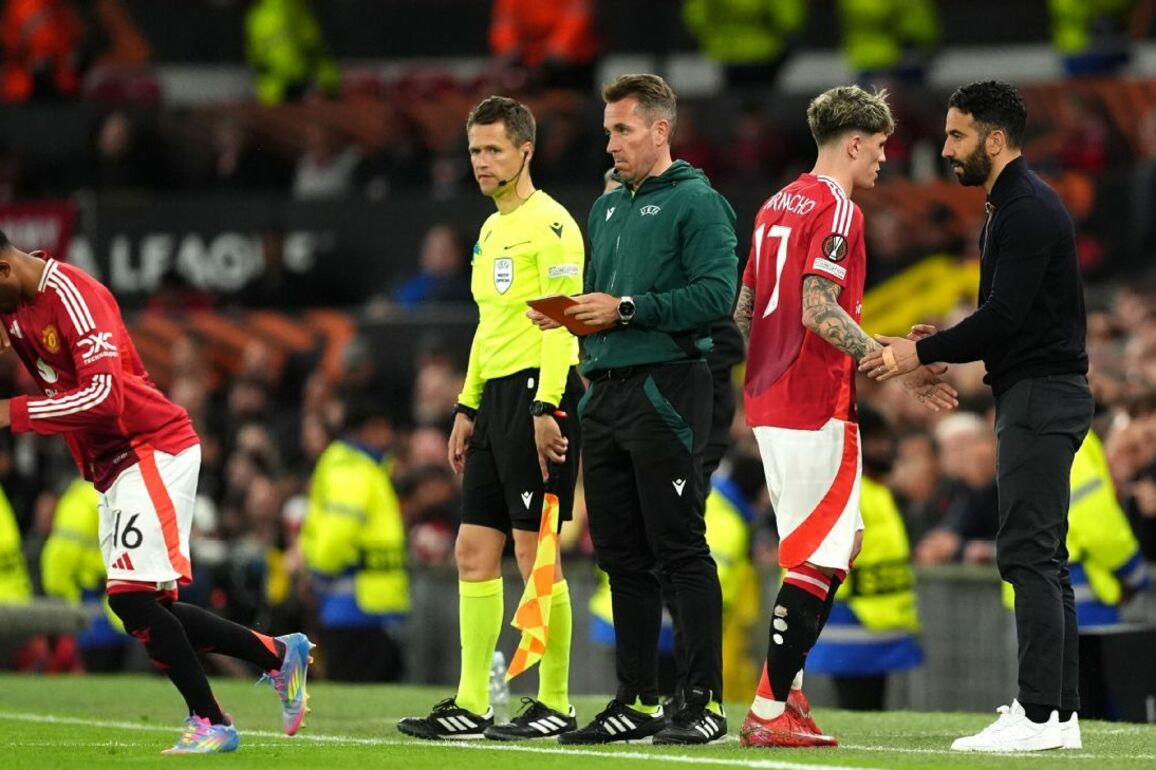 Manchester United owe supporters Europa League trophy, Amorim says - ESPN