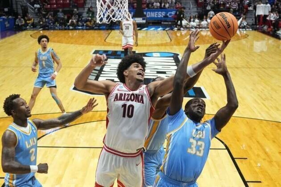 Top-seeded Arizona opens with thumping of Long Island