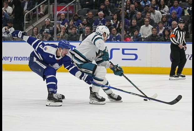 Pierre Engvall lifts Leafs over Sharks