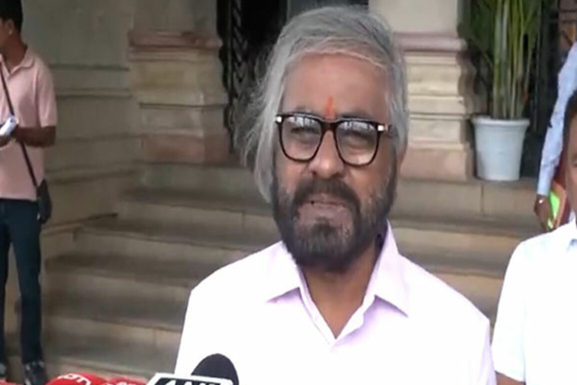 "Election Commission is running under influence of BJP": Karnataka Minister Eshwar Khandre