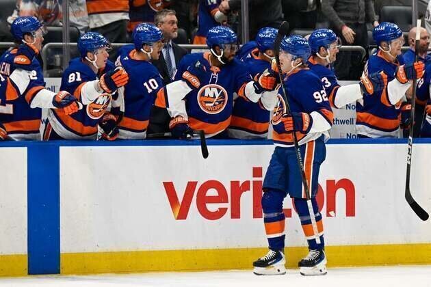 Simon Holmstrom (2 goals), Isles edge sinking Flames