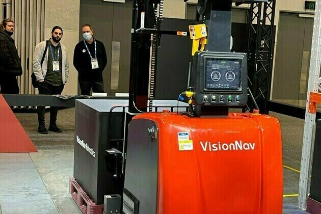 VisionNav debuts Autonomous Forklift at CeMAT Australia 2022