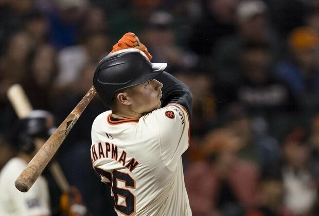 Early offense powers Giants to demolition of Brewers