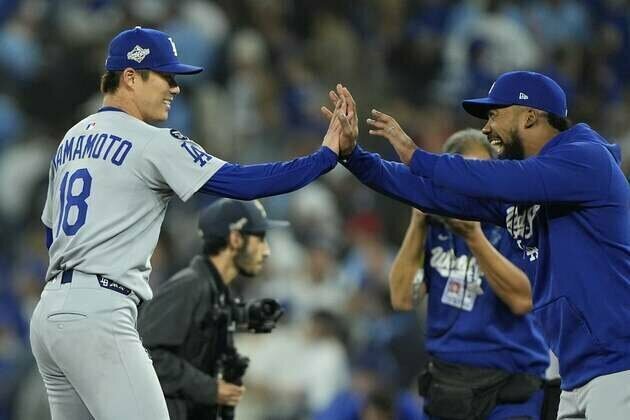 Dodgers plan to 'leave it all out there' with Jays one win away from history
