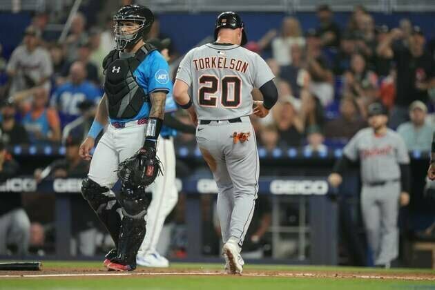 Rare three-error play helps Tigers top Marlins