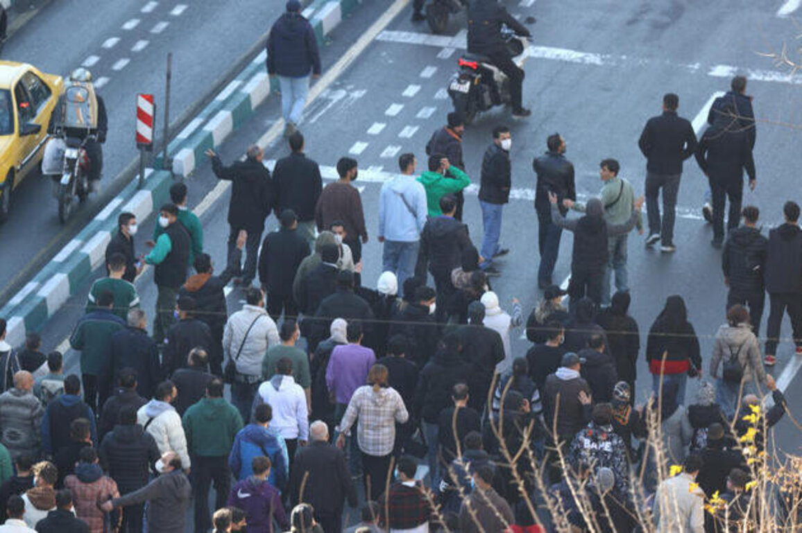 Understanding Irans protest chants: What are demonstrators demands