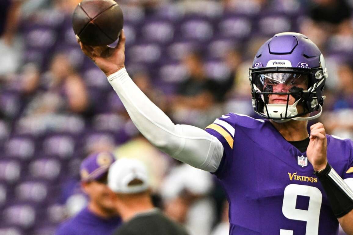 Vikings "headed toward" McCarthy as No. 1 QB, despite Rodgers conversations, GM says